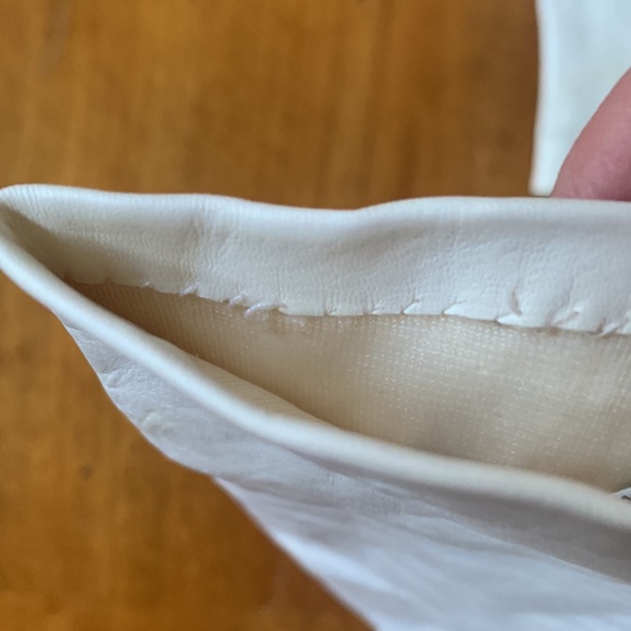 Gloves, women’s, suede/leather? Lined in silk, maybe worn once - Picture 7 of 9